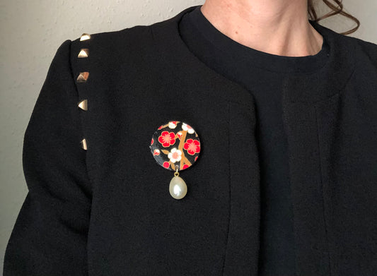 Black & Pearl Brooch.